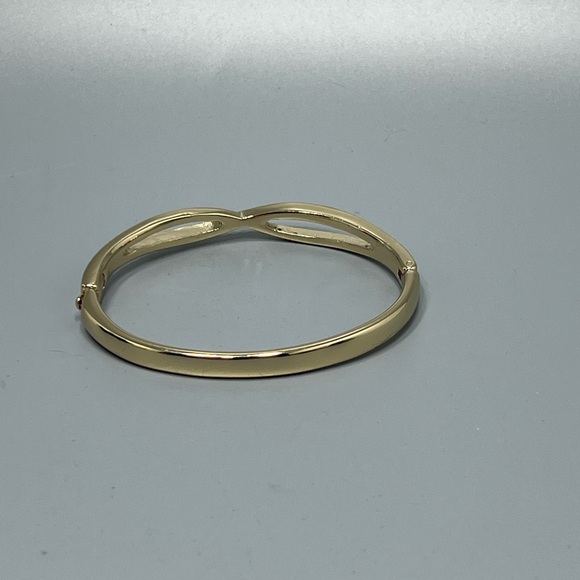 Anne Klein
Crystal Crisscross Bangle Bracelet - Picture 5 of 7